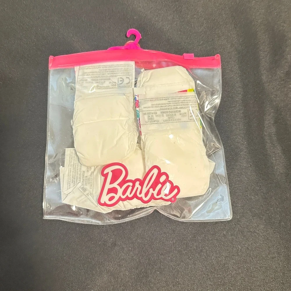 Baby Alive Doll Diaper‎ Refill, Includes 4 Diapers and Barbie plastic carry bag
